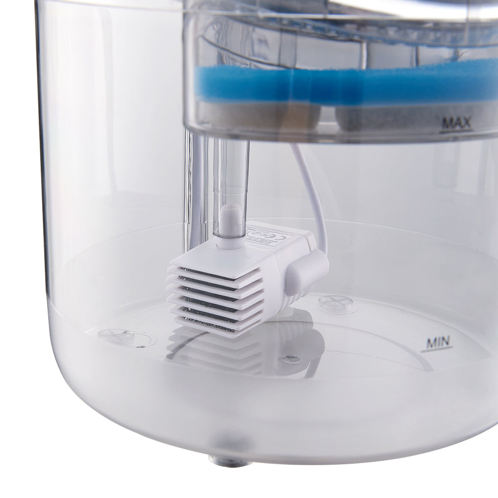 Close view of the white pump and its cable at the bottom of the clear tank, with the MIN mark