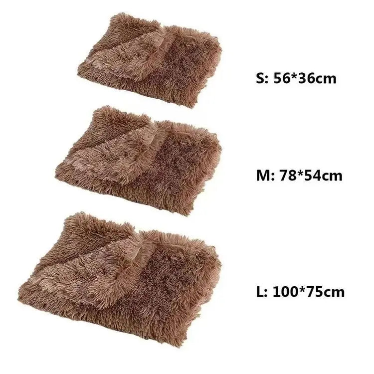 Size card: small 56 x 36 cm, medium 78 x 54 cm and large 100 x 75 cm plush blankets