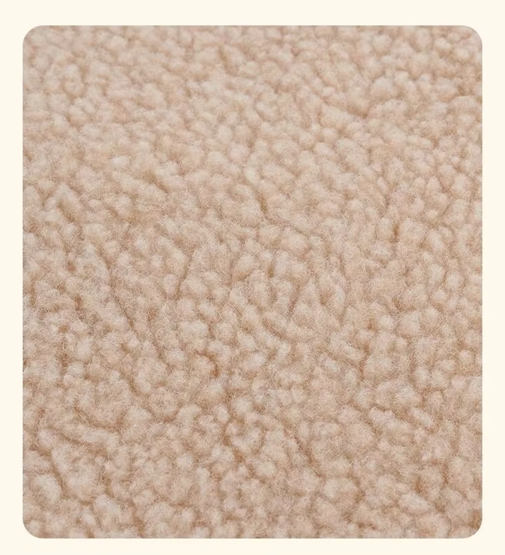 Close-up of the beige curly fleece surface of the self-warming pet mat